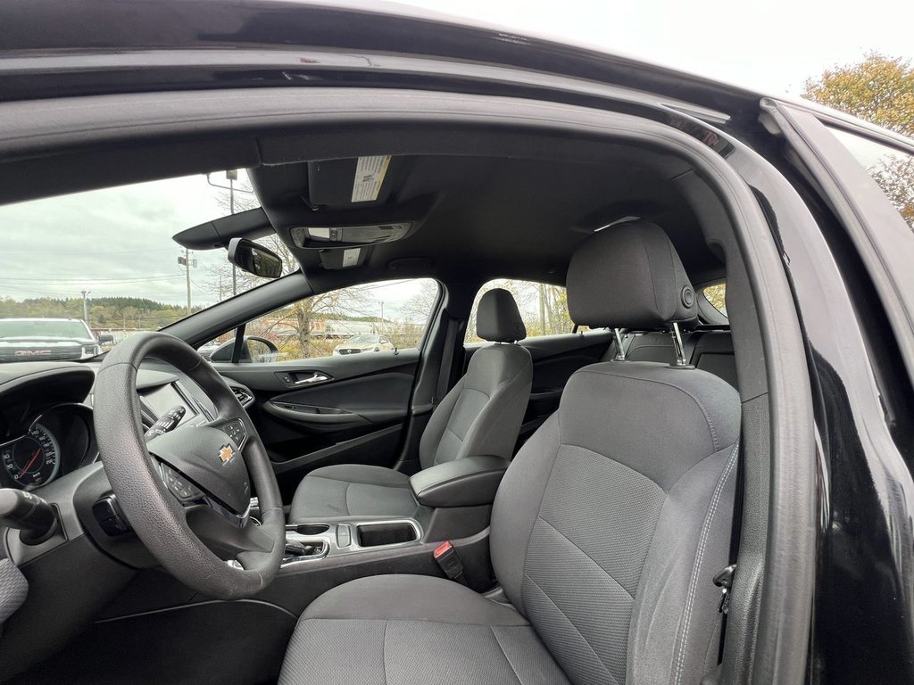 2018 Chevrolet Cruze in Saint John, New Brunswick - 9 - w1024h768px