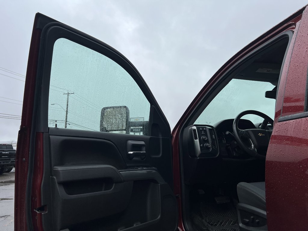 2017 Chevrolet Silverado 1500 LT in Saint John, New Brunswick - 10 - w1024h768px