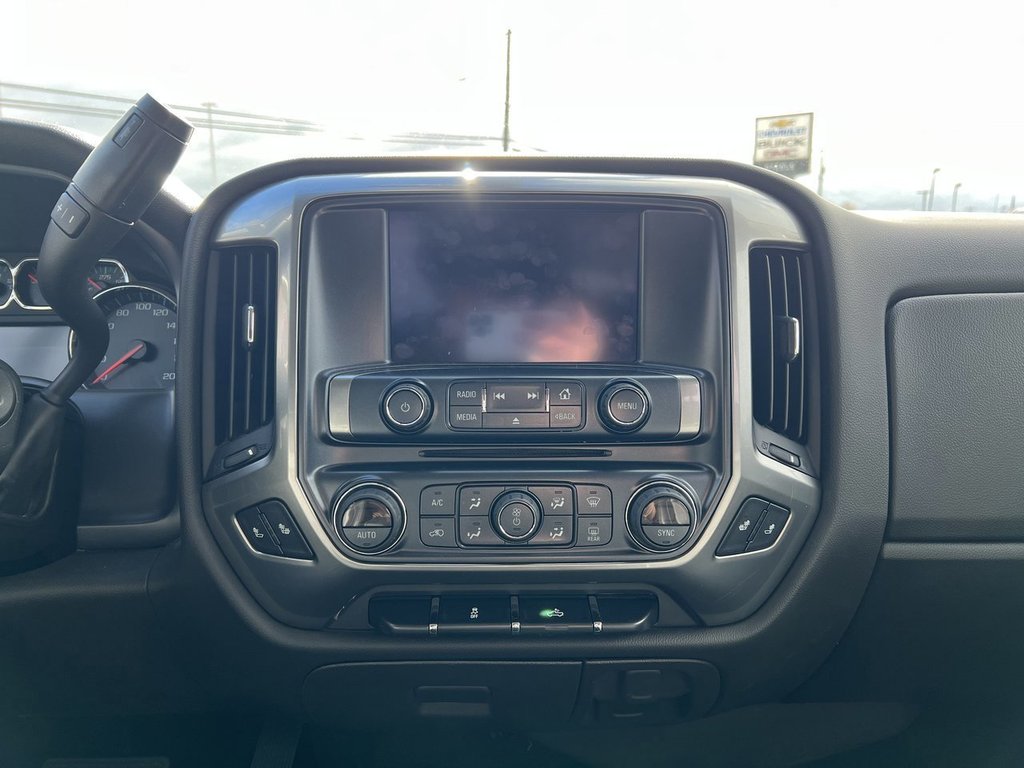 2018 Chevrolet Silverado 1500 LT in Saint John, New Brunswick - 18 - w1024h768px