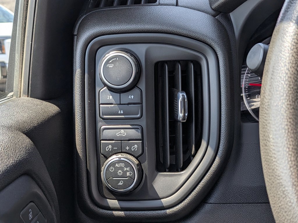 2023 Chevrolet Silverado 2500HD Custom in Saint John, New Brunswick - 12 - w1024h768px