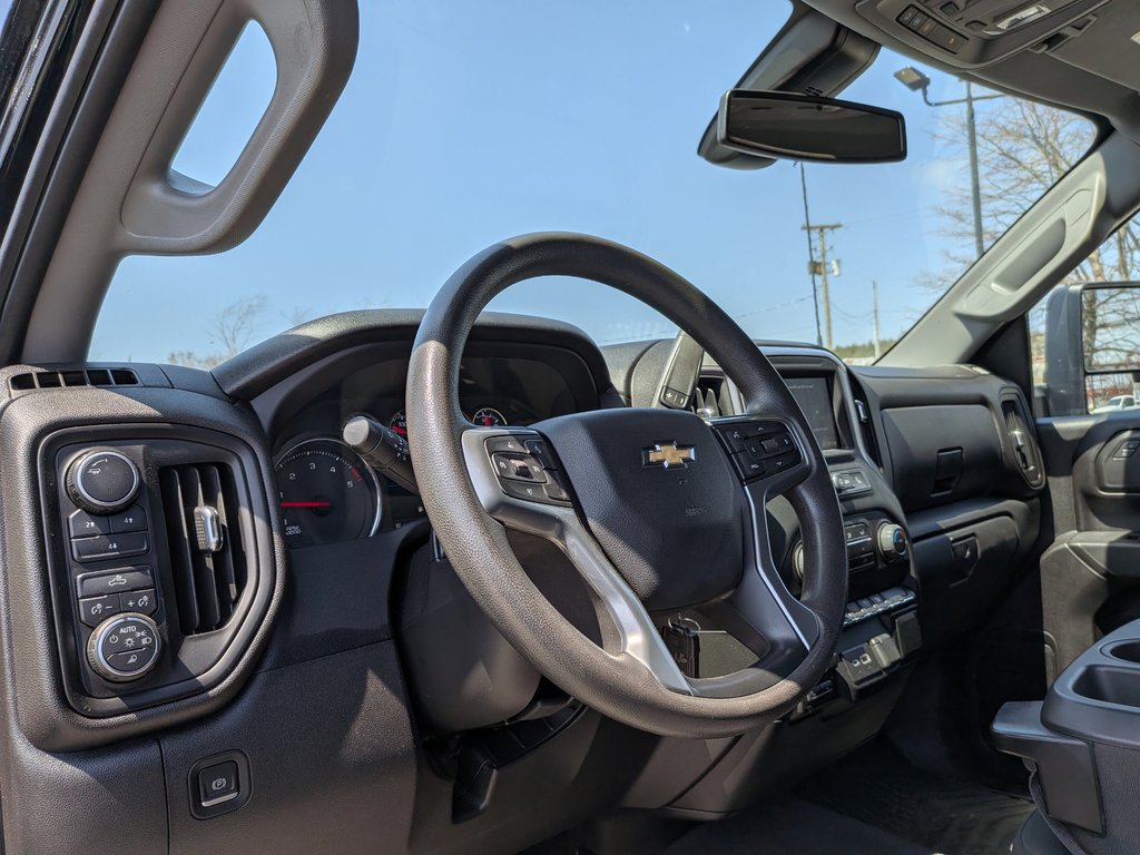 2023 Chevrolet Silverado 2500HD Custom in Saint John, New Brunswick - 13 - w1024h768px