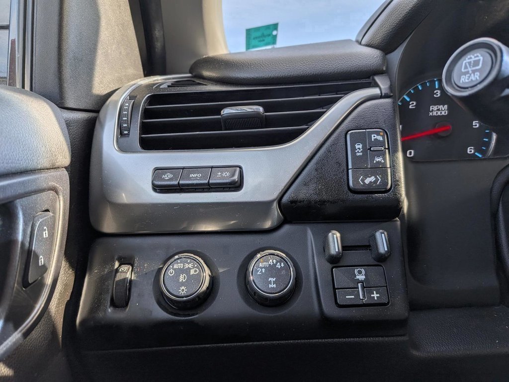 2020 Chevrolet Suburban Premier in Saint John, New Brunswick - 7 - w1024h768px