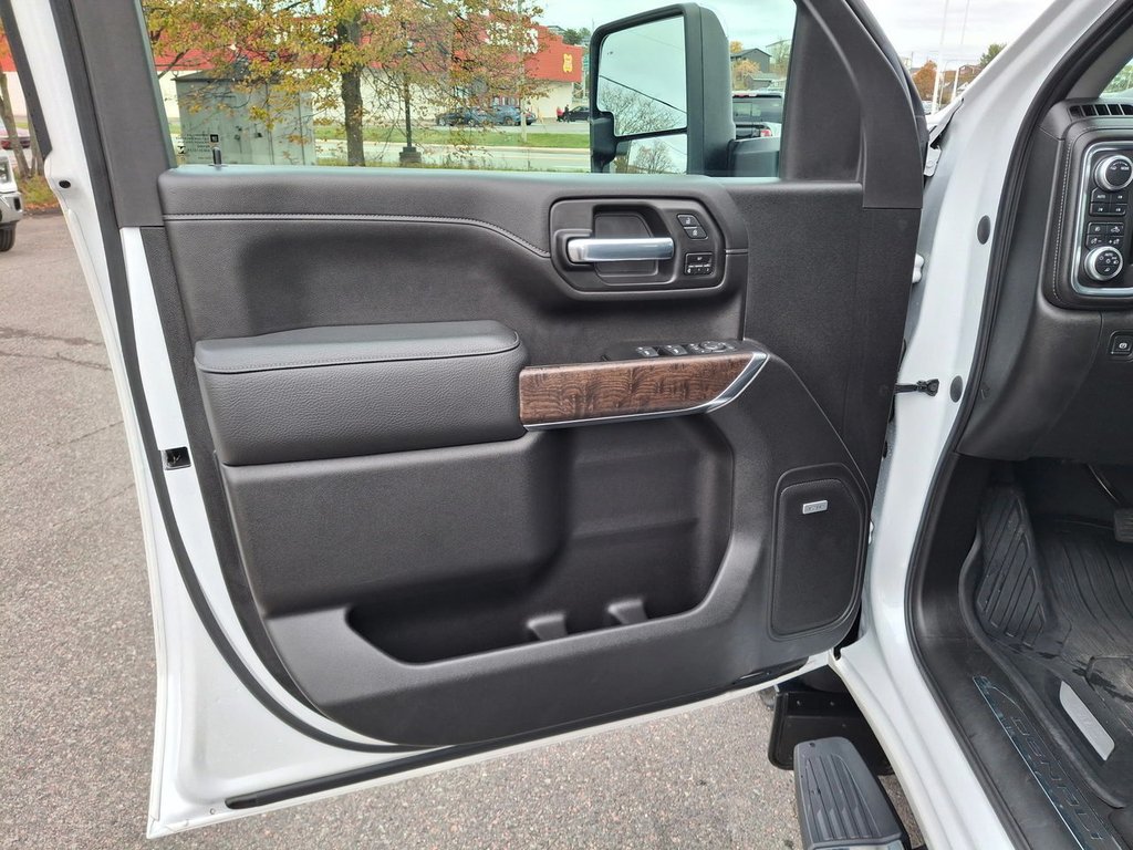2020 GMC Sierra 3500HD Denali in Saint John, New Brunswick - 10 - w1024h768px