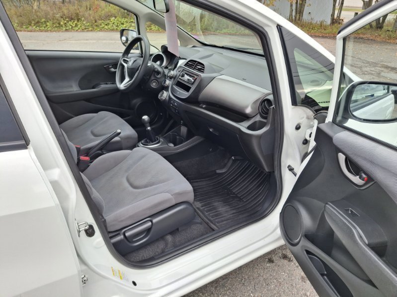 2013 Honda Fit in Saint John, New Brunswick - 9 - w1024h768px