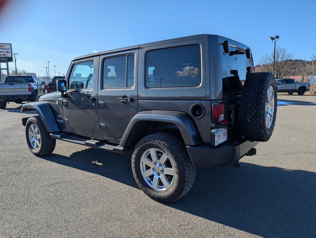 2017 Jeep Wrangler Unlimited in Saint John, New Brunswick - 5 - w1024h768px