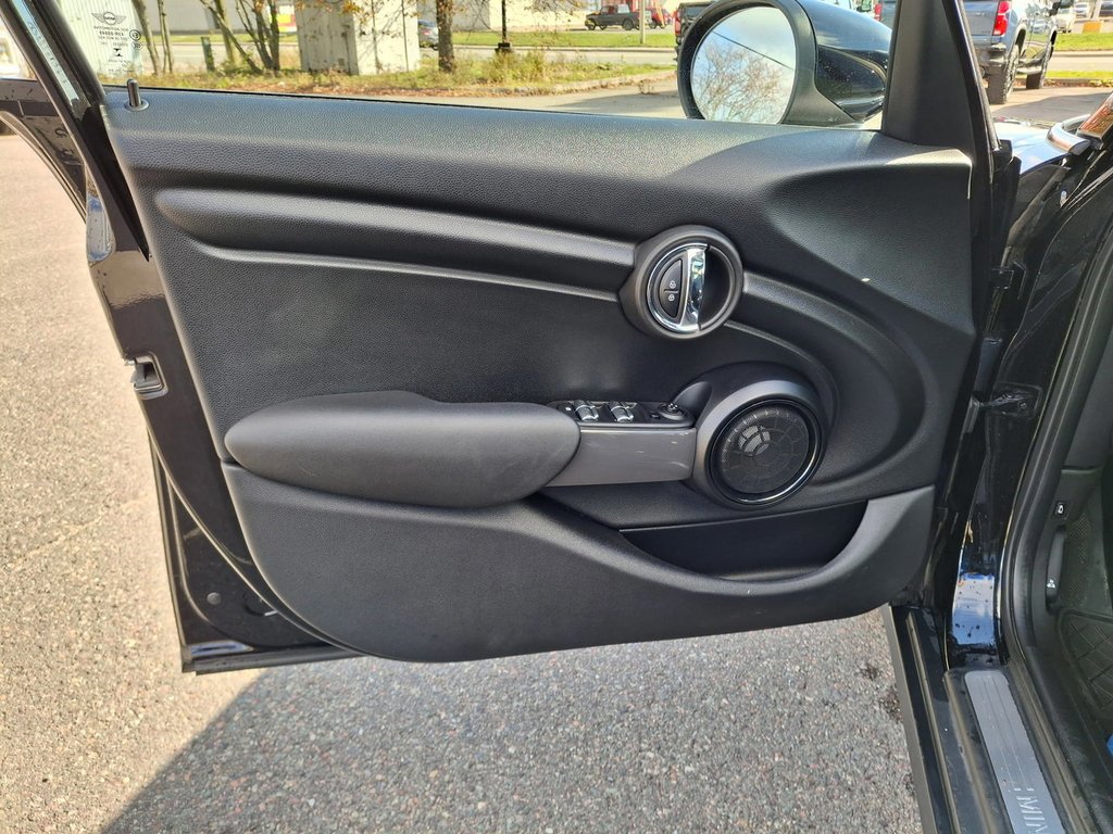 2021 MINI 5 Door in Saint John, New Brunswick - 10 - w1024h768px