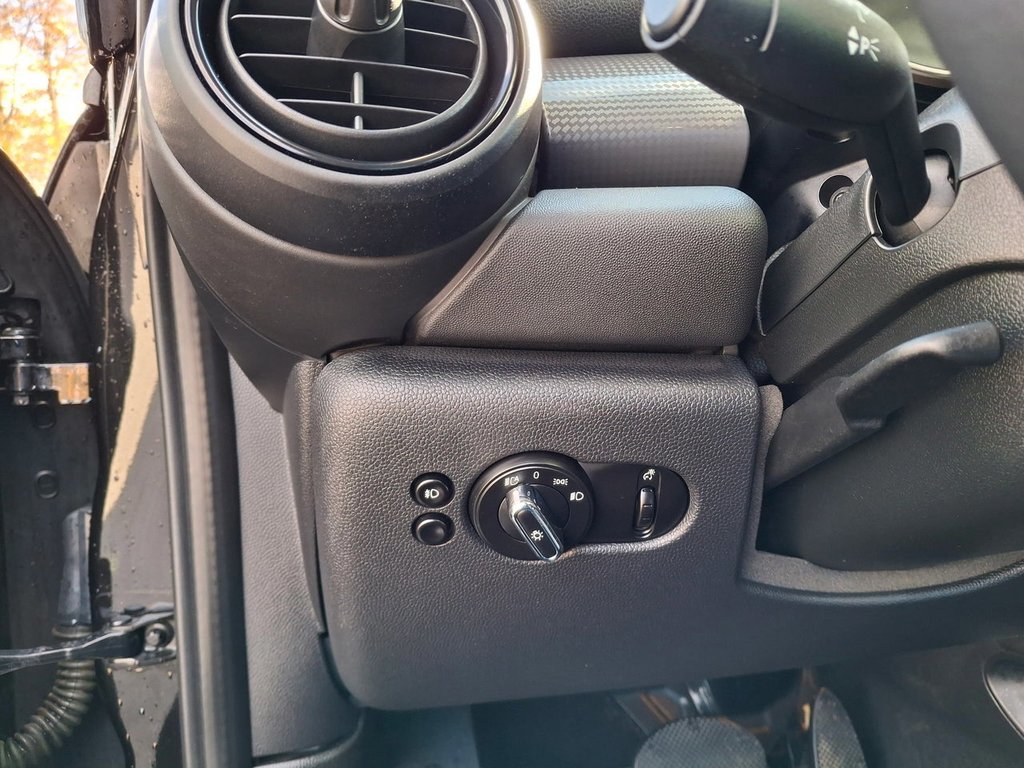 2021 MINI 5 Door in Saint John, New Brunswick - 16 - w1024h768px
