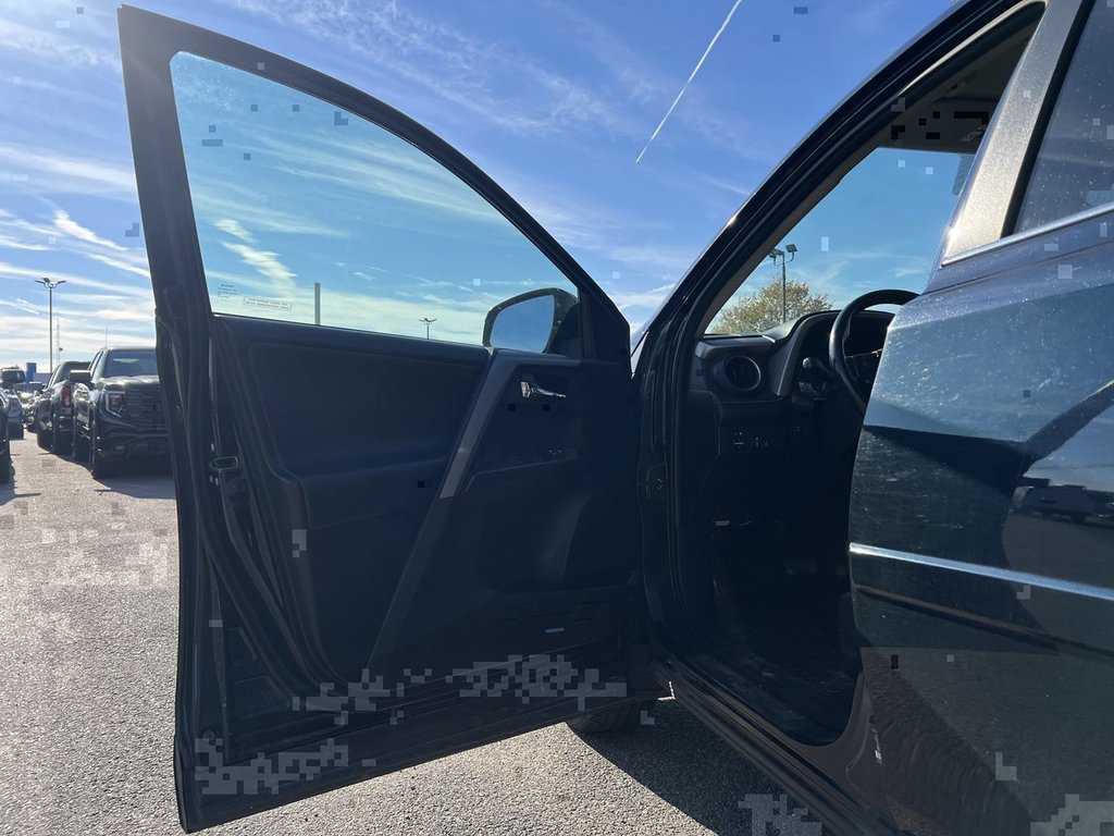 2017 Toyota RAV4 XLE in Saint John, New Brunswick - 10 - w1024h768px