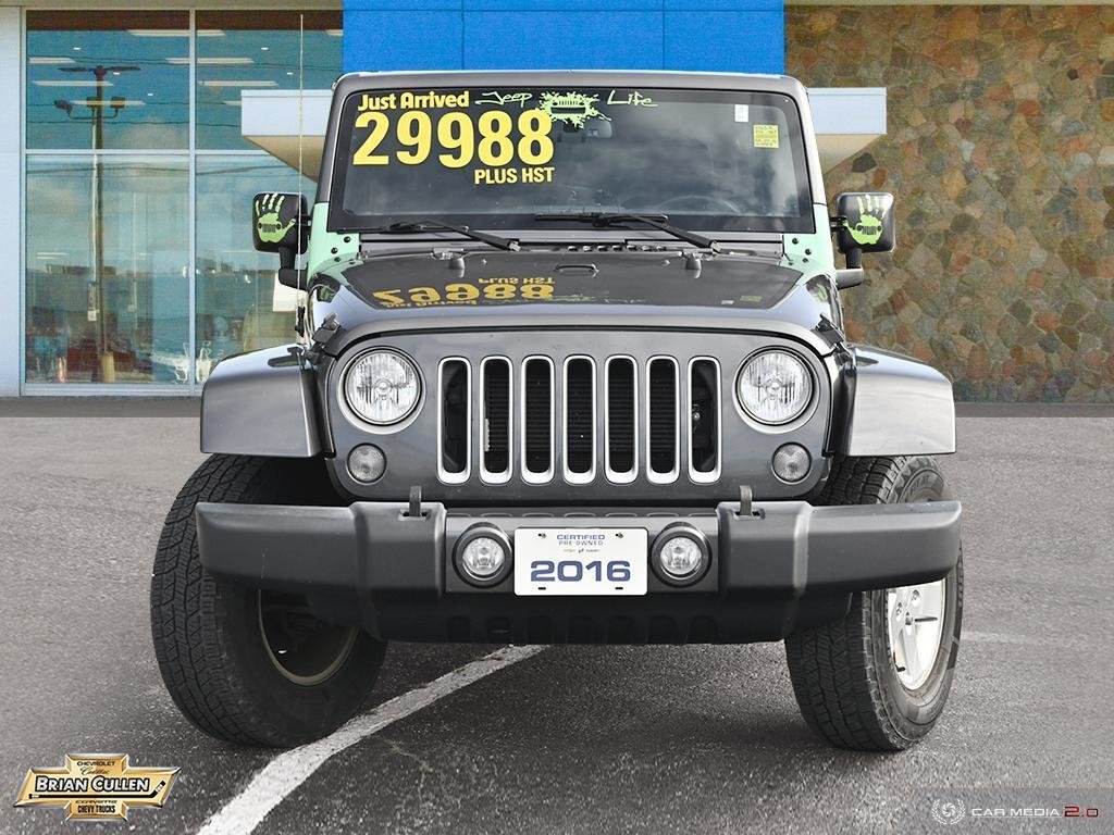 2016 Jeep Wrangler Unlimited in St. Catharines, Ontario - 2 - w1024h768px
