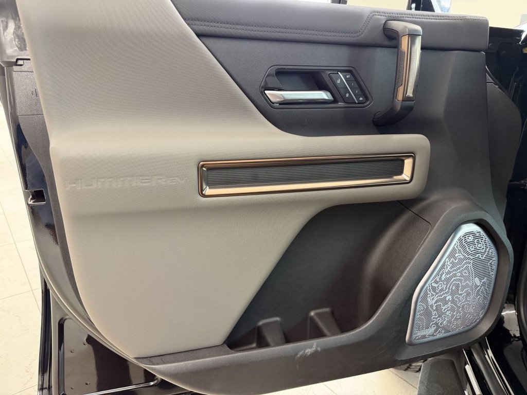 2025 GMC HUMMER EV SUV in Brossard, Quebec - 10 - w1024h768px