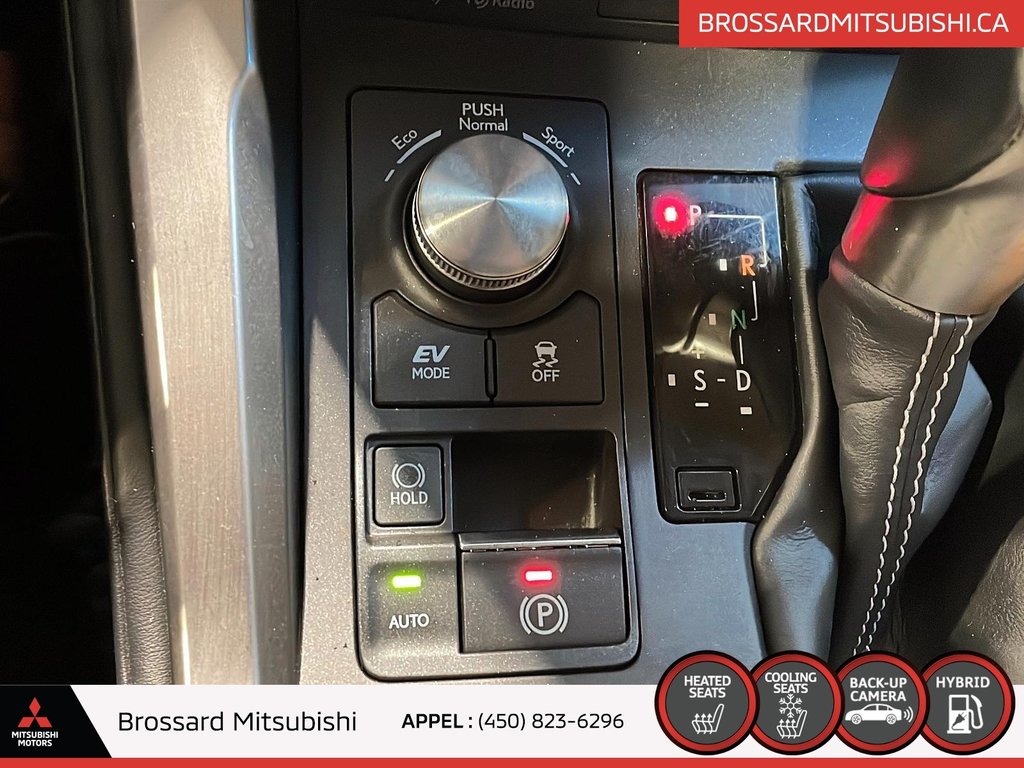 2018  NX 300h / TOIT OUVRANT / CUIR / NAVIGATION in Brossard, Quebec - 24 - w1024h768px
