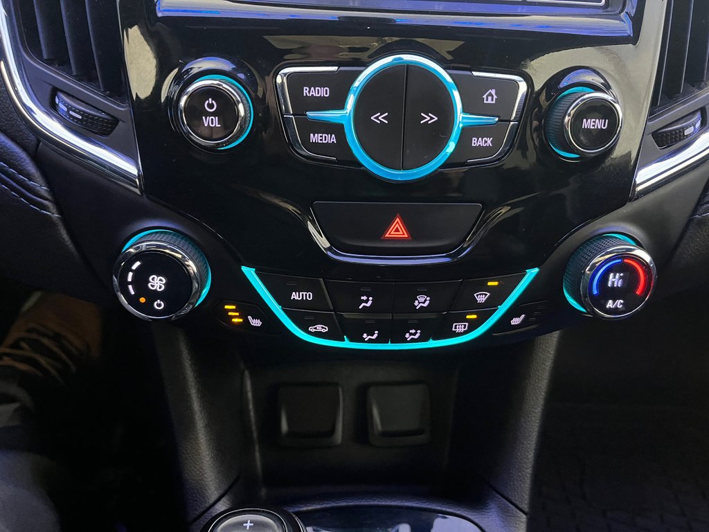 2018 Chevrolet Cruze Premier in Amos, Quebec - 17 - w1024h768px