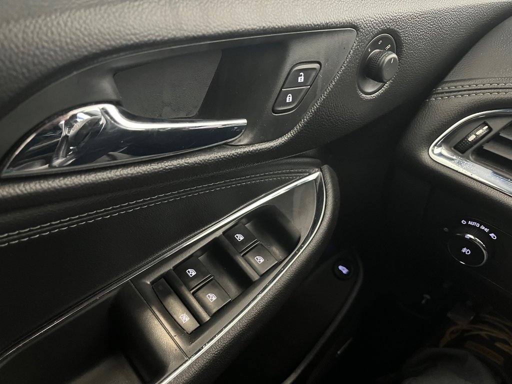 2018 Chevrolet Cruze Premier in Amos, Quebec - 11 - w1024h768px
