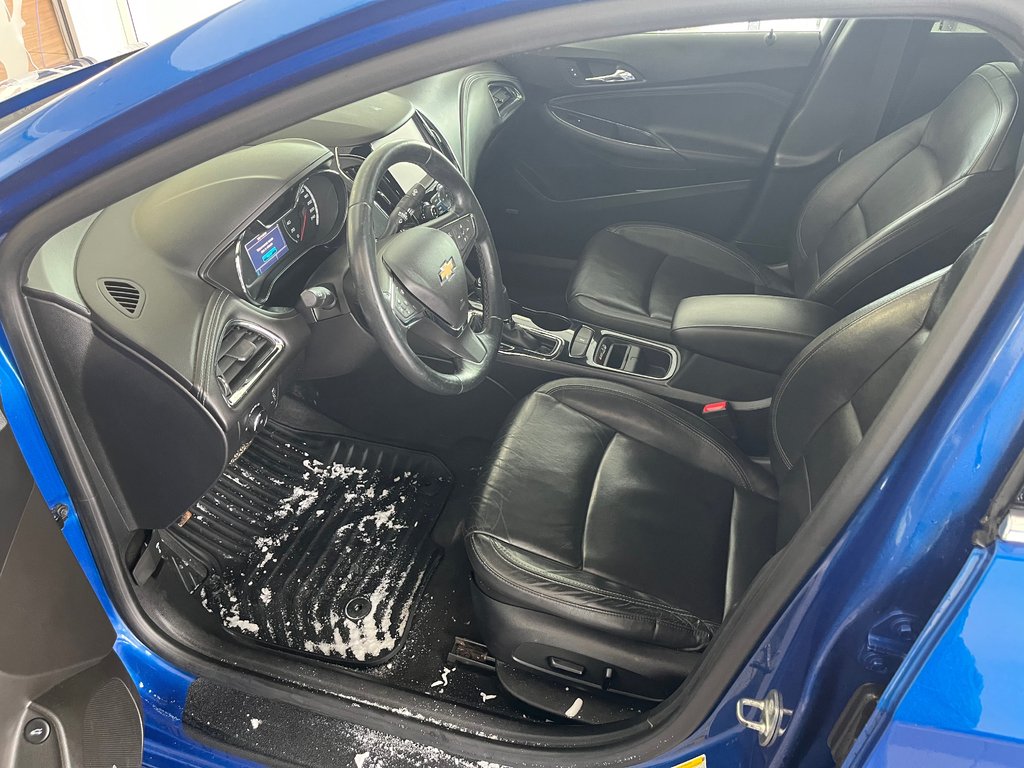 2018 Chevrolet Cruze Premier in Amos, Quebec - 10 - w1024h768px