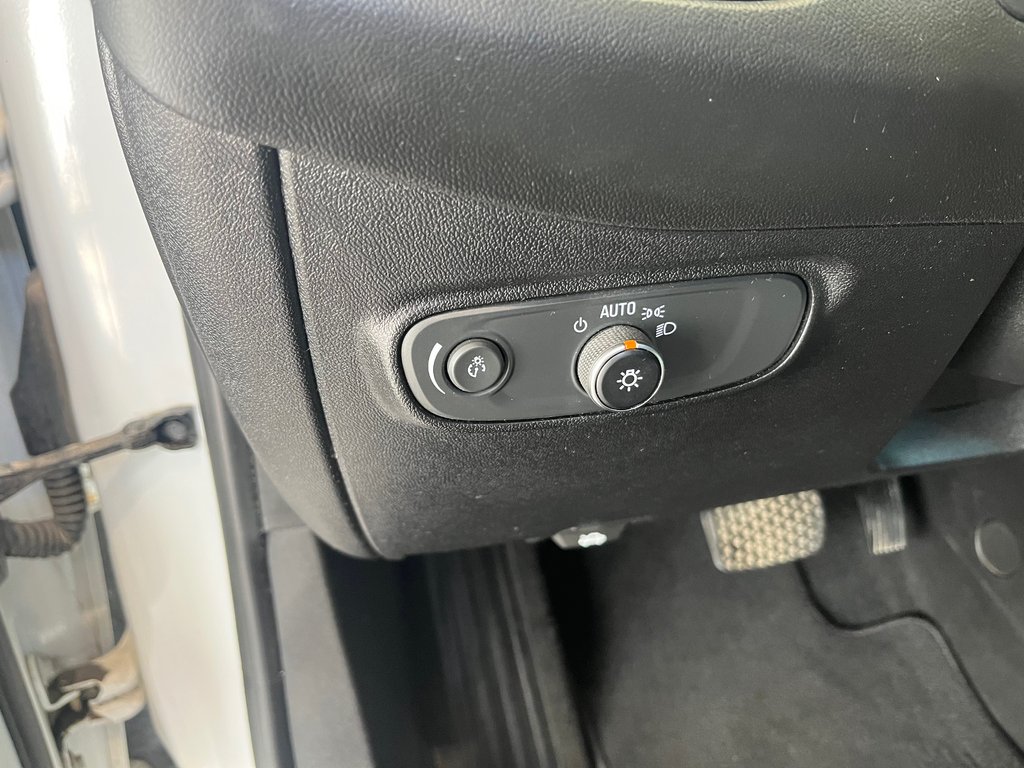 2019 Chevrolet Equinox LS in Amos, Quebec - 10 - w1024h768px