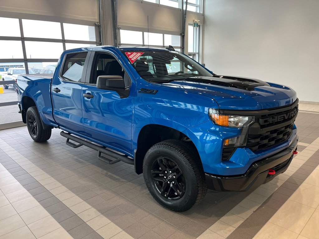 Chevrolet Silverado 1500 Custom Trail Boss 2023 à Amos, Québec - 1 - w1024h768px