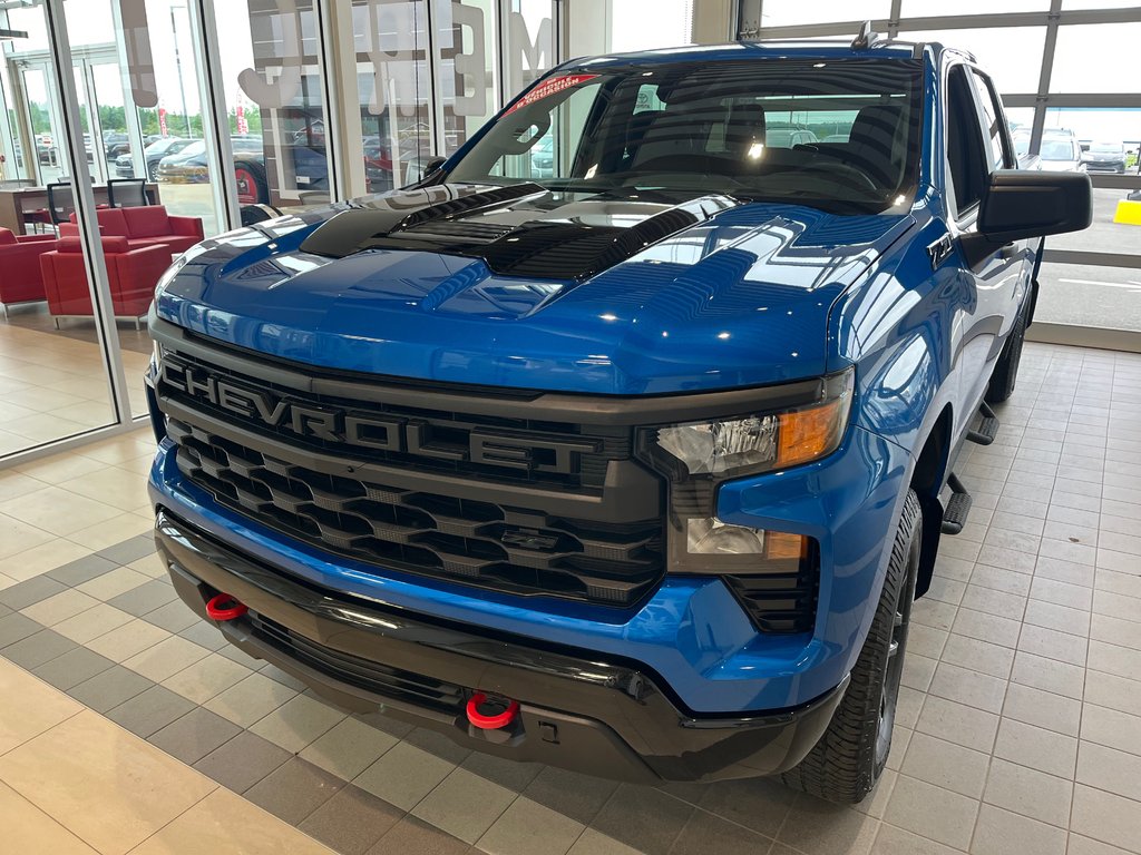 Chevrolet Silverado 1500 Custom Trail Boss 2023 à Amos, Québec - 2 - w1024h768px