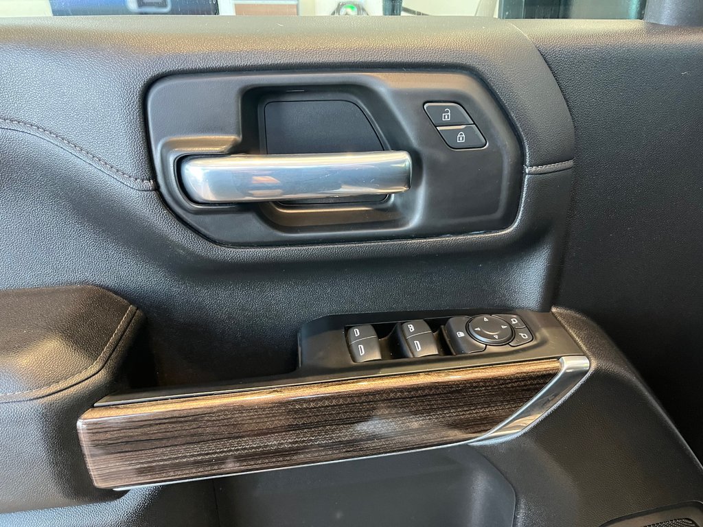 Chevrolet Silverado 2500HD LT 2021 à Amos, Québec - 12 - w1024h768px
