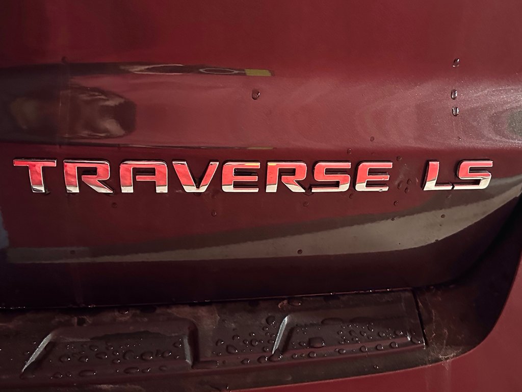 2015  Traverse * VERSION LS * AWD * in Amos, Quebec - 7 - w1024h768px
