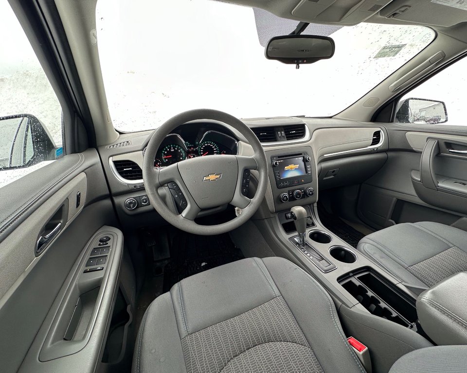 2015  Traverse * VERSION LS * AWD * in Amos, Quebec - 16 - w1024h768px