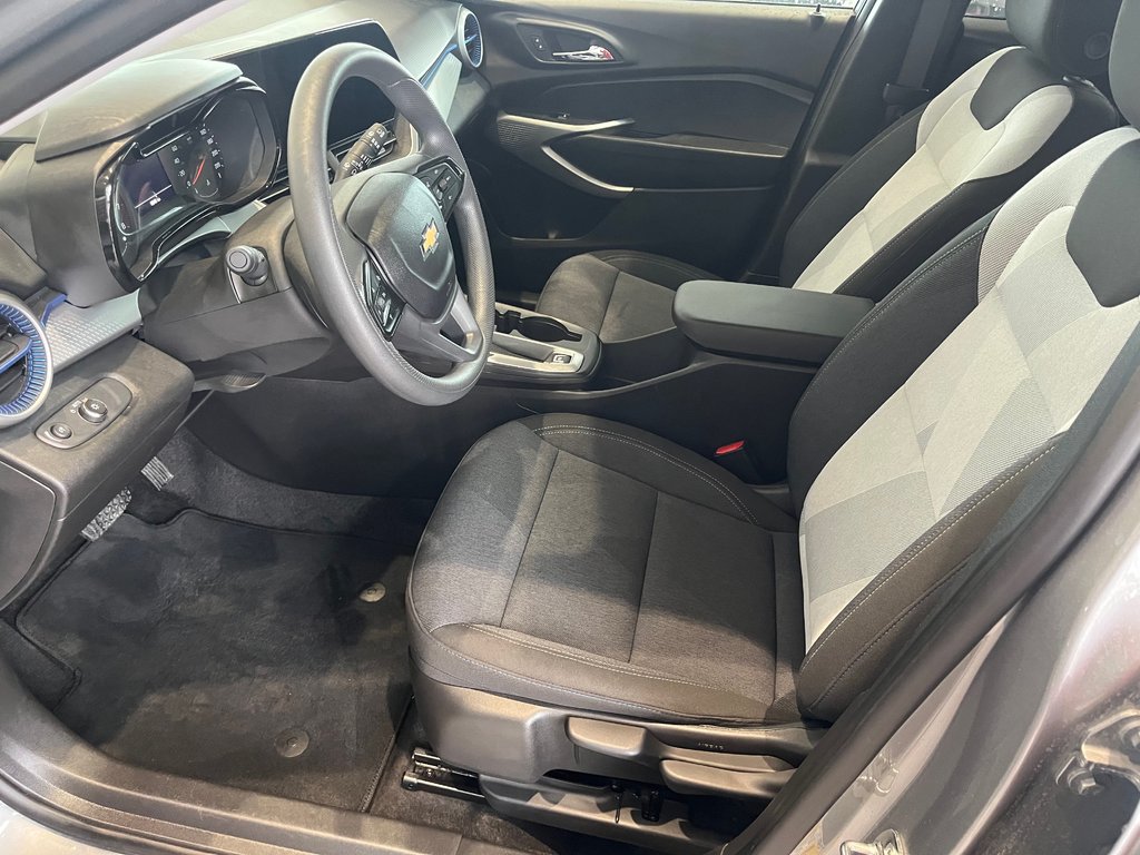 2024 Chevrolet Trax LS in Amos, Quebec - 10 - w1024h768px