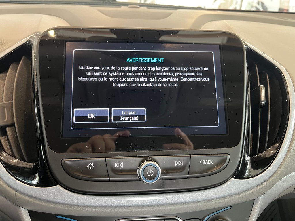 2017 Chevrolet Volt LT in Amos, Quebec - 15 - w1024h768px