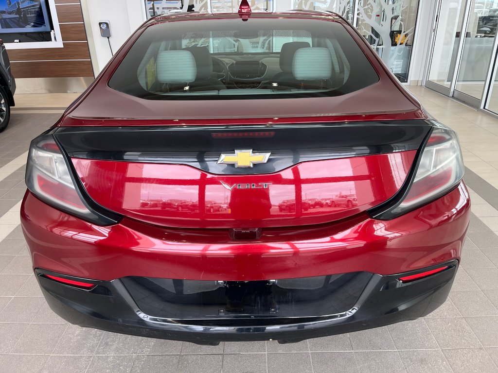 2017 Chevrolet Volt LT in Amos, Quebec - 5 - w1024h768px