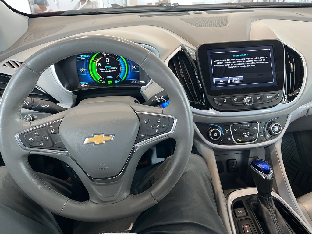 2017 Chevrolet Volt LT in Amos, Quebec - 14 - w1024h768px