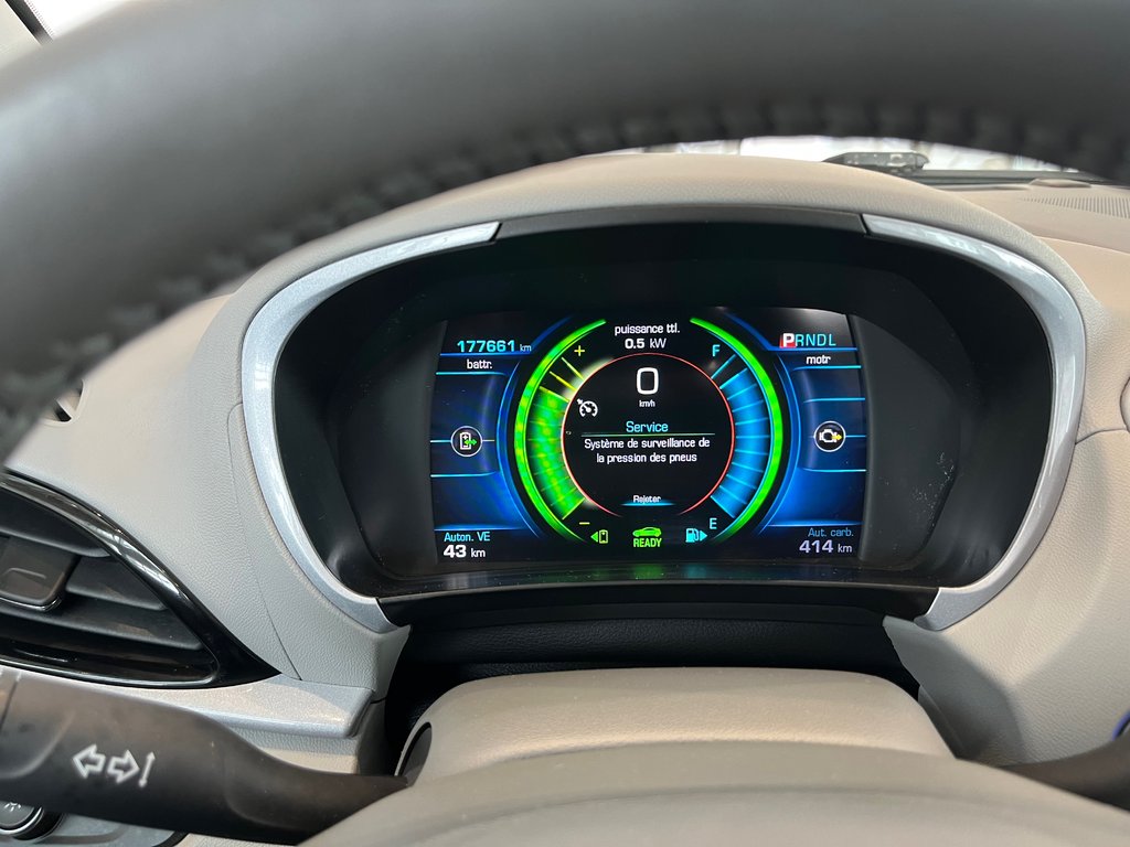 2017 Chevrolet Volt LT in Amos, Quebec - 12 - w1024h768px