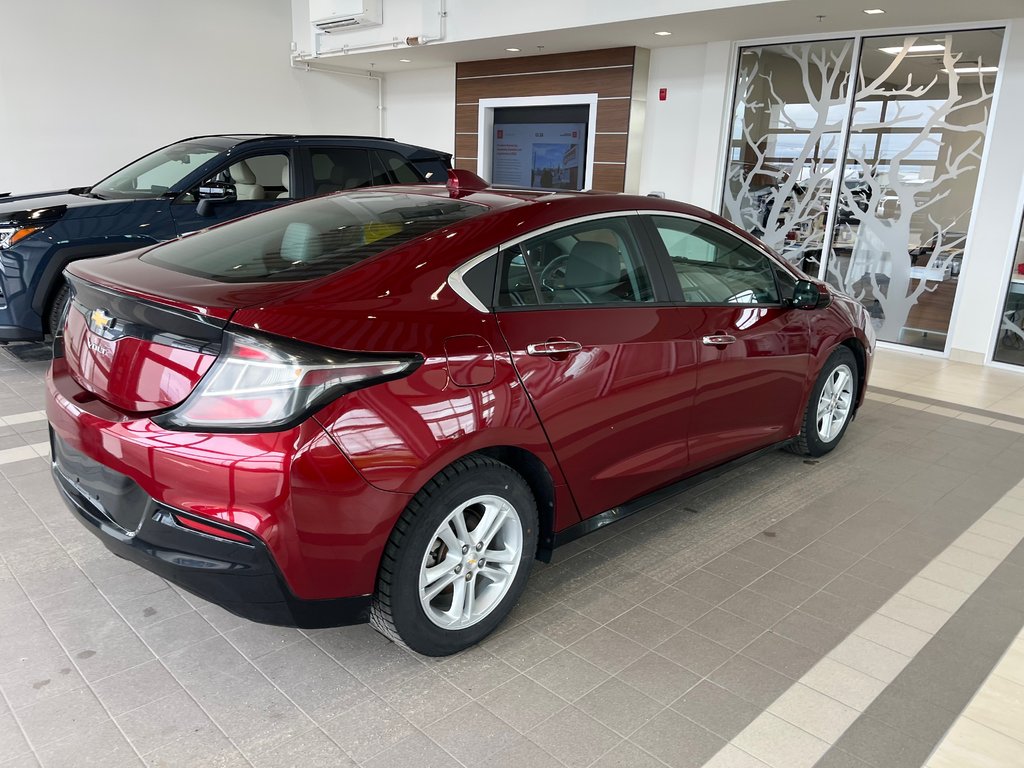 2017 Chevrolet Volt LT in Amos, Quebec - 2 - w1024h768px
