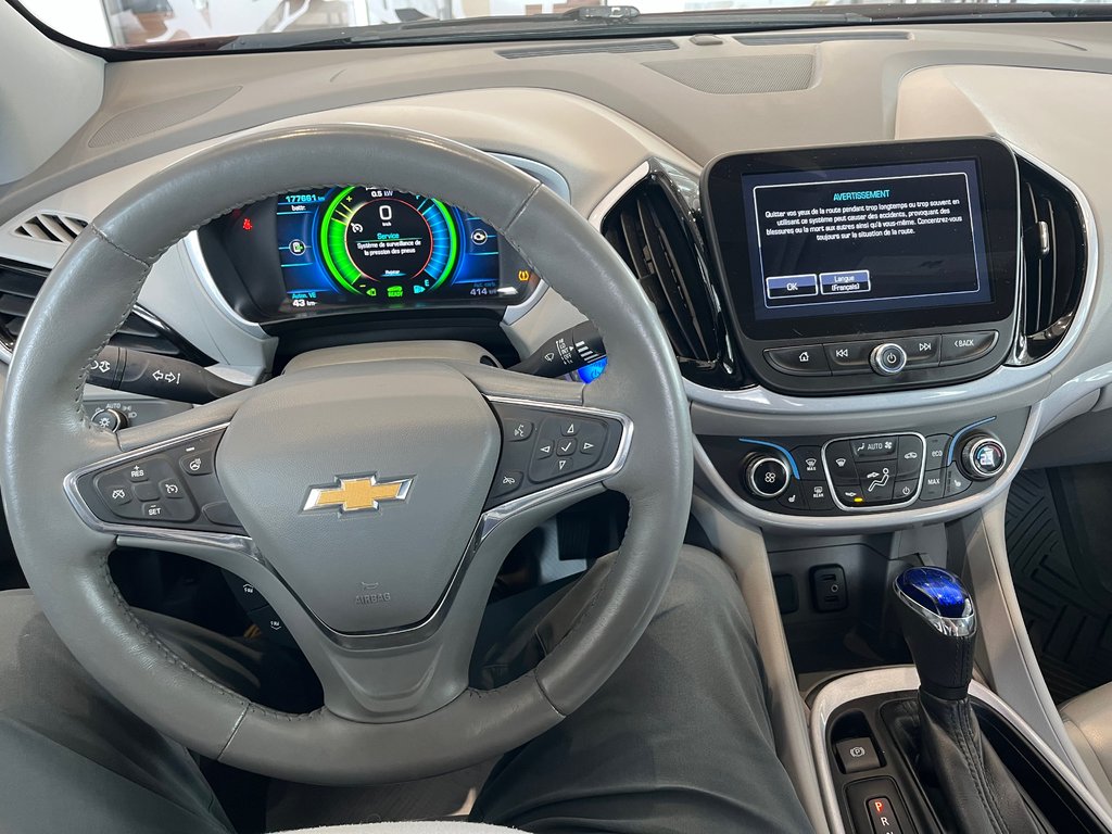 2017 Chevrolet Volt LT in Amos, Quebec - 13 - w1024h768px
