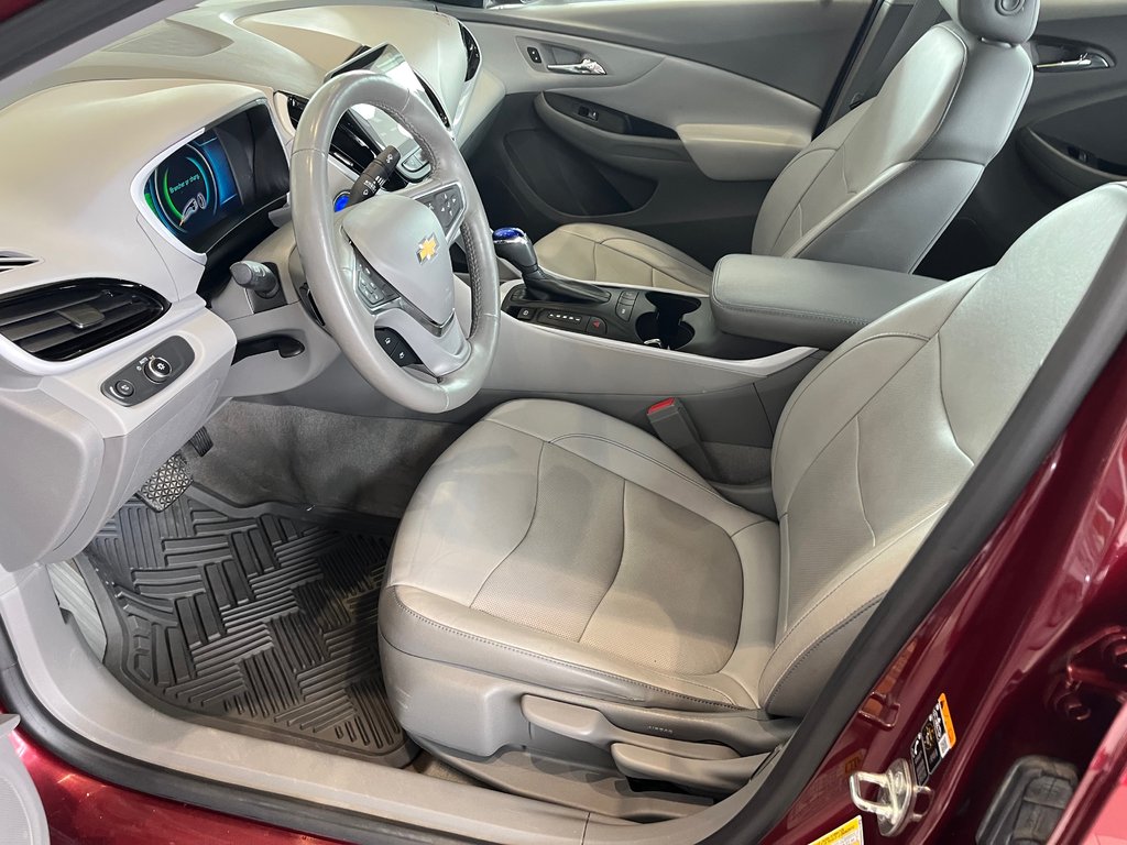 2017 Chevrolet Volt LT in Amos, Quebec - 11 - w1024h768px