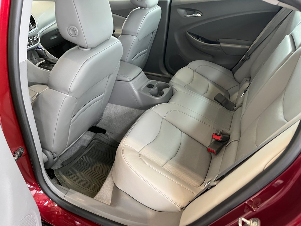 2017 Chevrolet Volt LT in Amos, Quebec - 9 - w1024h768px