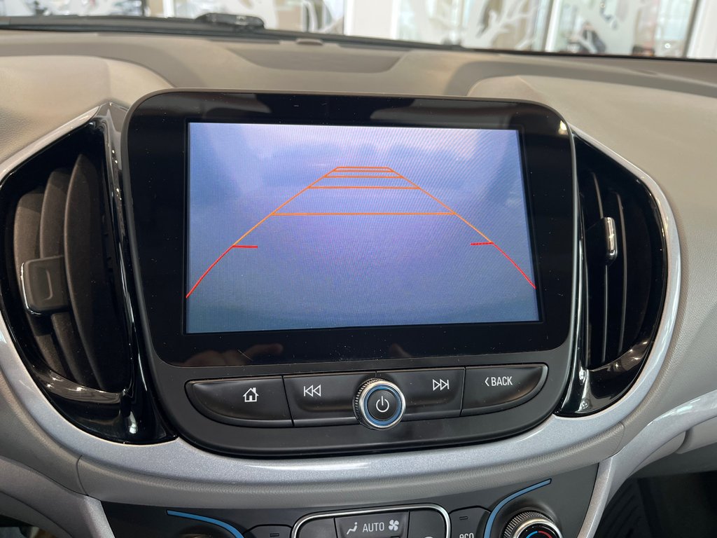 2017 Chevrolet Volt LT in Amos, Quebec - 16 - w1024h768px
