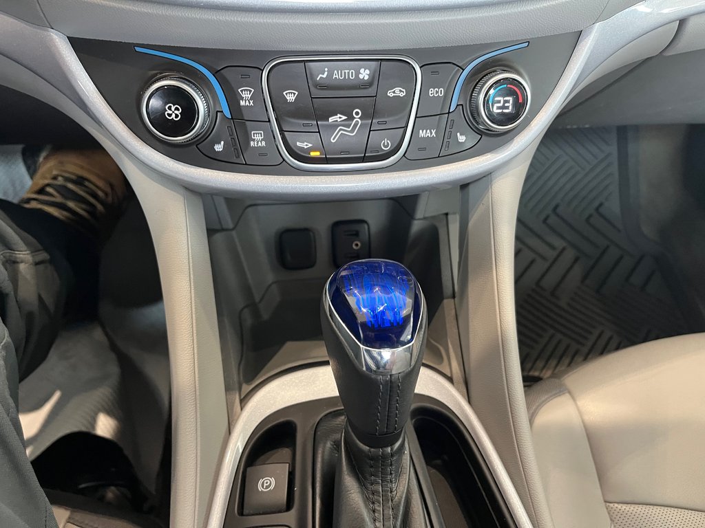 2017 Chevrolet Volt LT in Amos, Quebec - 17 - w1024h768px