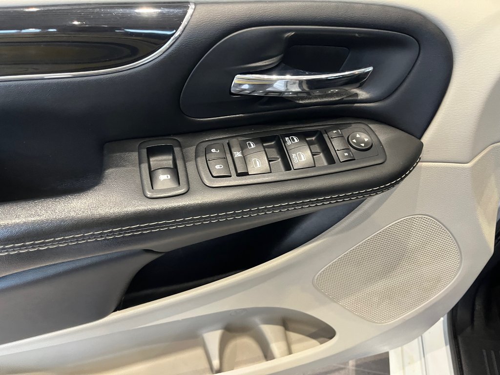 Dodge Grand Caravan SXT Premium Plus 2017 à Amos, Québec - 13 - w1024h768px