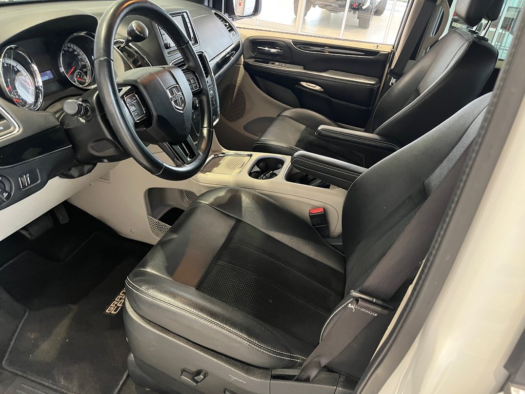 Dodge Grand Caravan SXT Premium Plus 2017 à Amos, Québec - 12 - w1024h768px