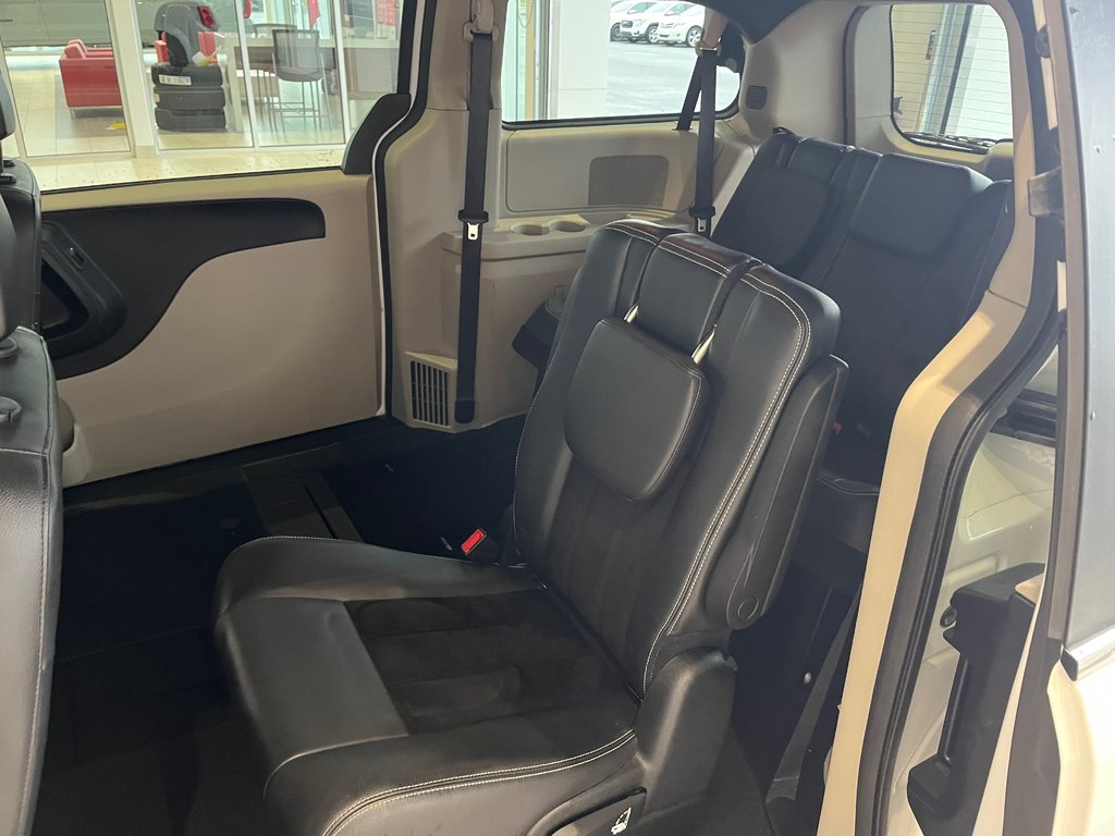 Dodge Grand Caravan SXT Premium Plus 2017 à Amos, Québec - 10 - w1024h768px
