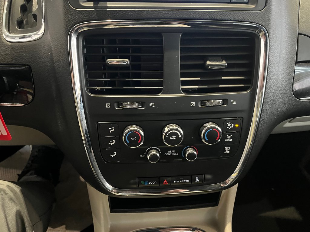 Dodge Grand Caravan SXT Premium Plus 2017 à Amos, Québec - 21 - w1024h768px