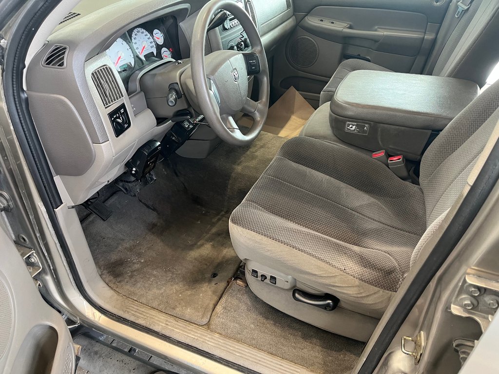 Dodge Ram 1500 SLT 2005 à Amos, Québec - 10 - w1024h768px