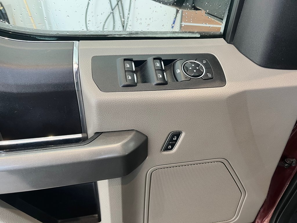 2016 Ford F-150 xlt in Amos, Quebec - 19 - w1024h768px