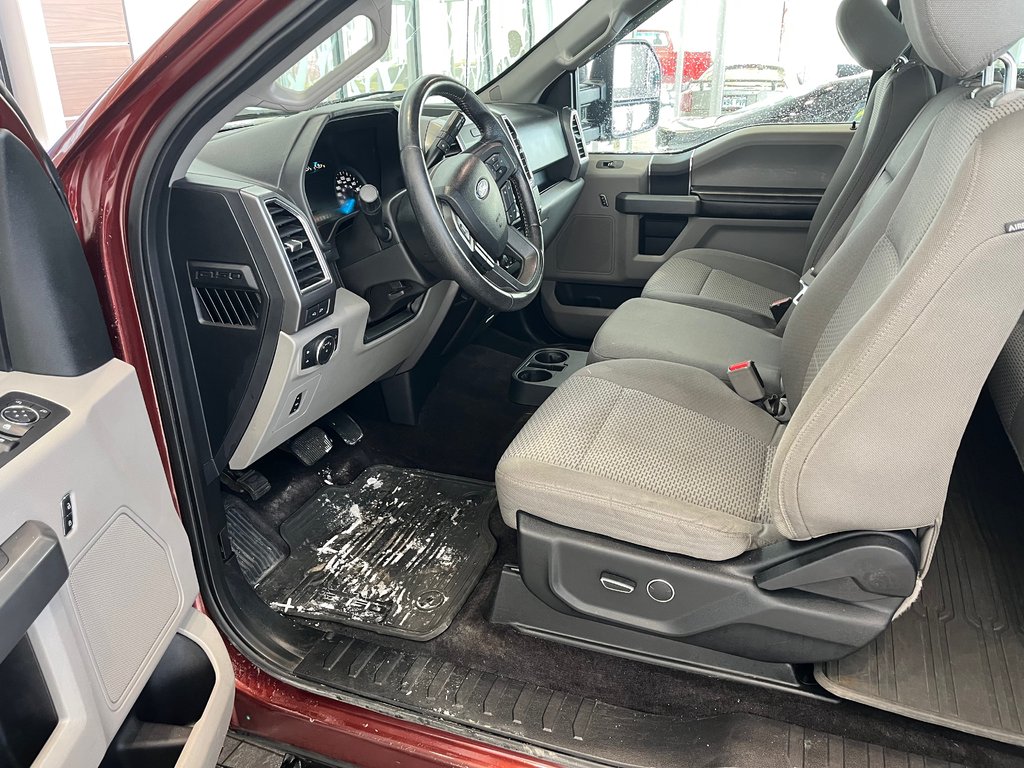 2016 Ford F-150 xlt in Amos, Quebec - 8 - w1024h768px