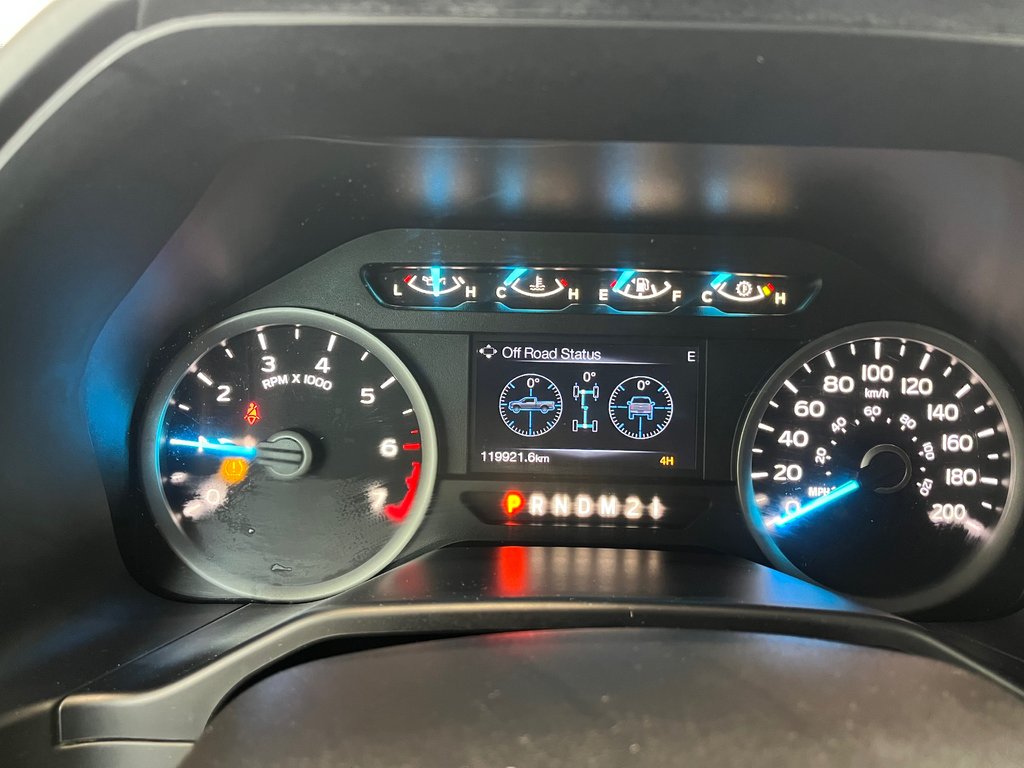 2016 Ford F-150 xlt in Amos, Quebec - 12 - w1024h768px