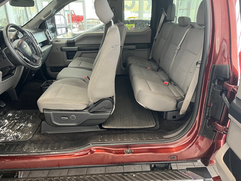 2016 Ford F-150 xlt in Amos, Quebec - 7 - w1024h768px