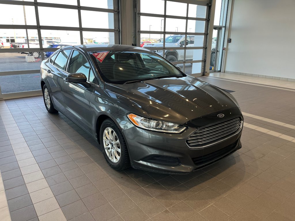2016 Ford Fusion S in Amos, Quebec - 9 - w1024h768px