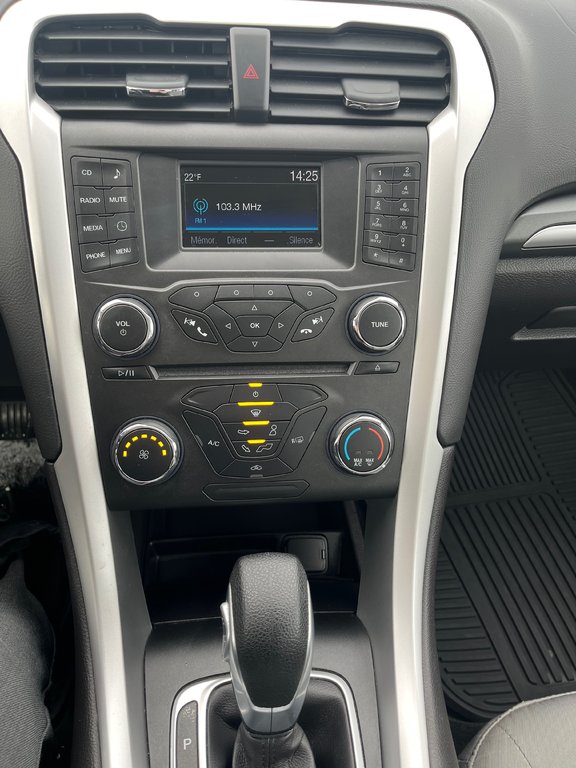 2016 Ford Fusion S in Amos, Quebec - 11 - w1024h768px
