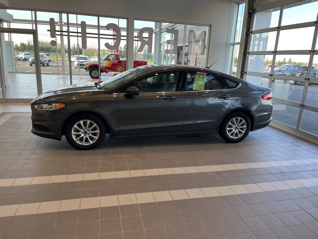2016 Ford Fusion S in Amos, Quebec - 5 - w1024h768px