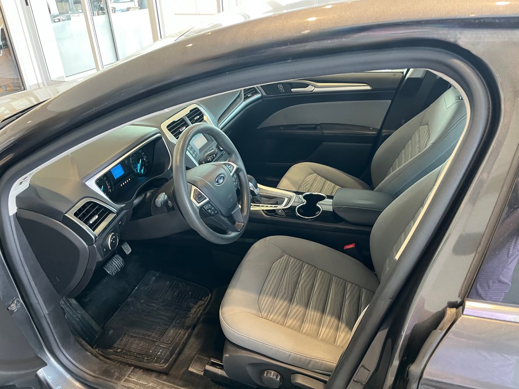 2016 Ford Fusion S in Amos, Quebec - 17 - w1024h768px