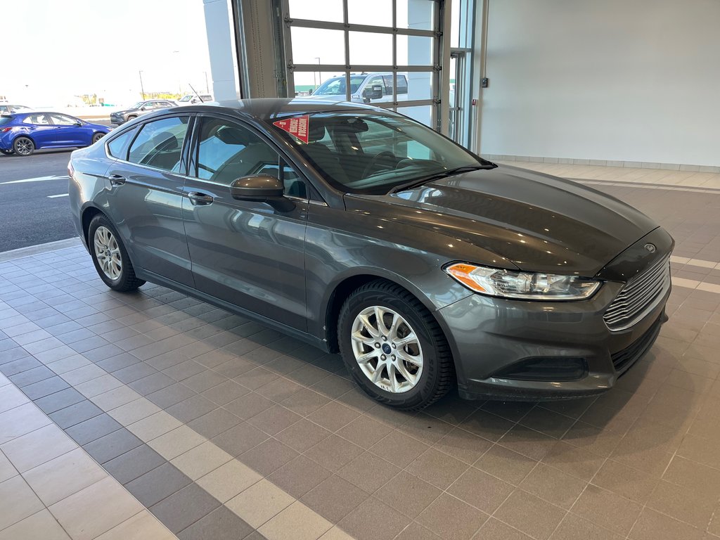 2016 Ford Fusion S in Amos, Quebec - 2 - w1024h768px