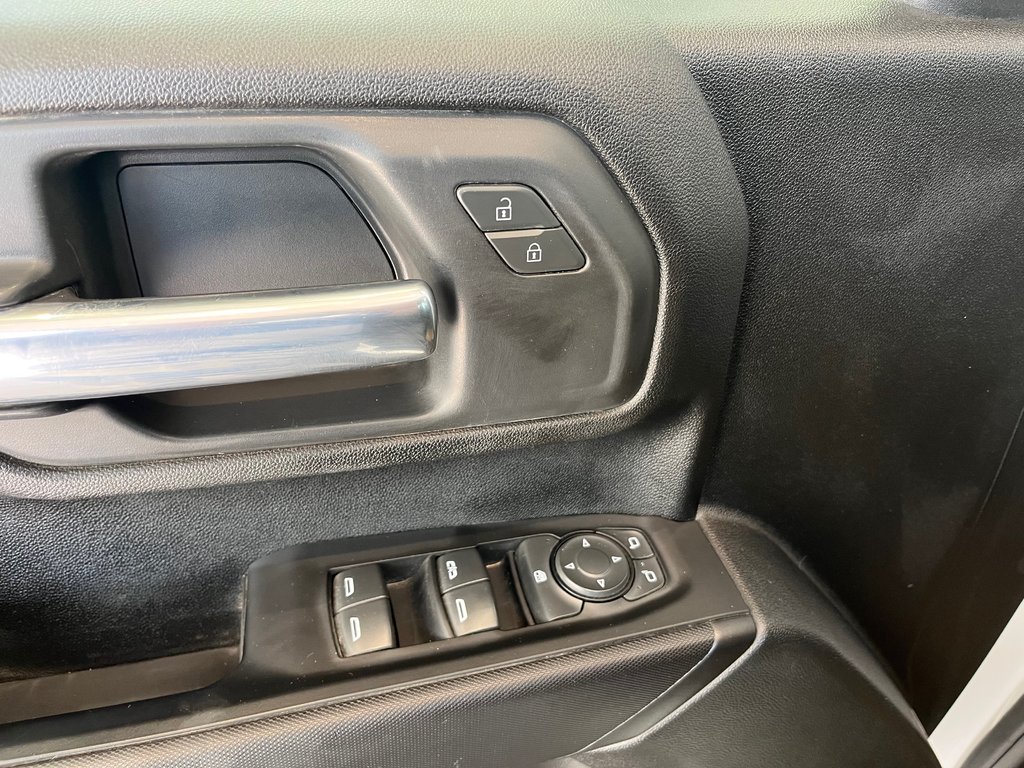 2022 GMC Sierra 2500HD Pro in Amos, Quebec - 14 - w1024h768px